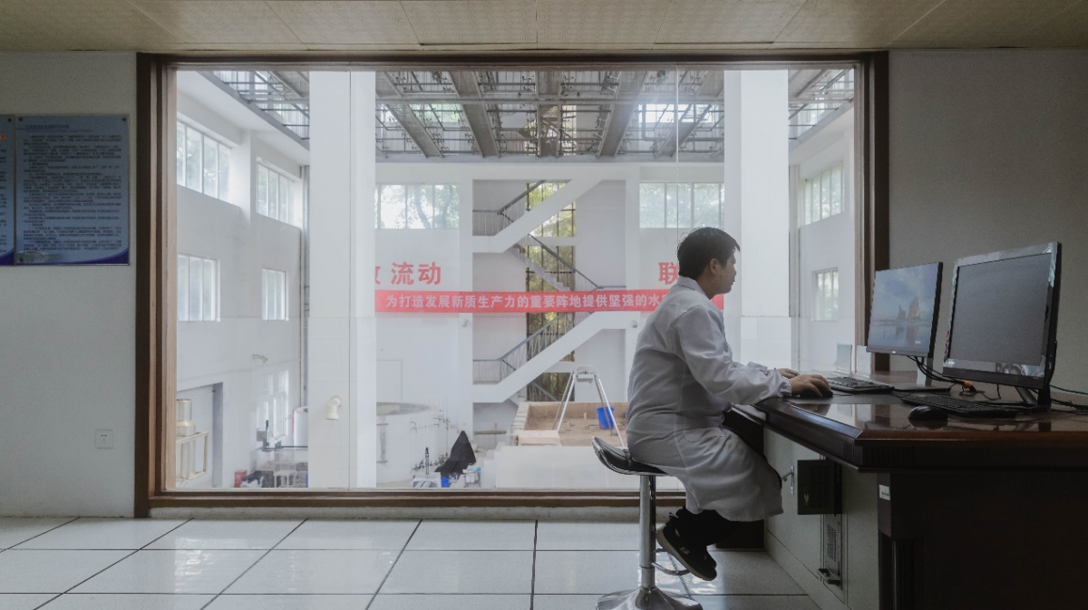 人工模拟降雨与变坡土槽测控系统